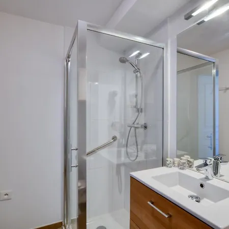 Vakantiehuis Studio For 4 People With Balcony *